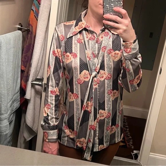 Vintage 1970s long sleeve blouse with tie neckerchief floral grey Vicki Volts - Picture 4 of 12